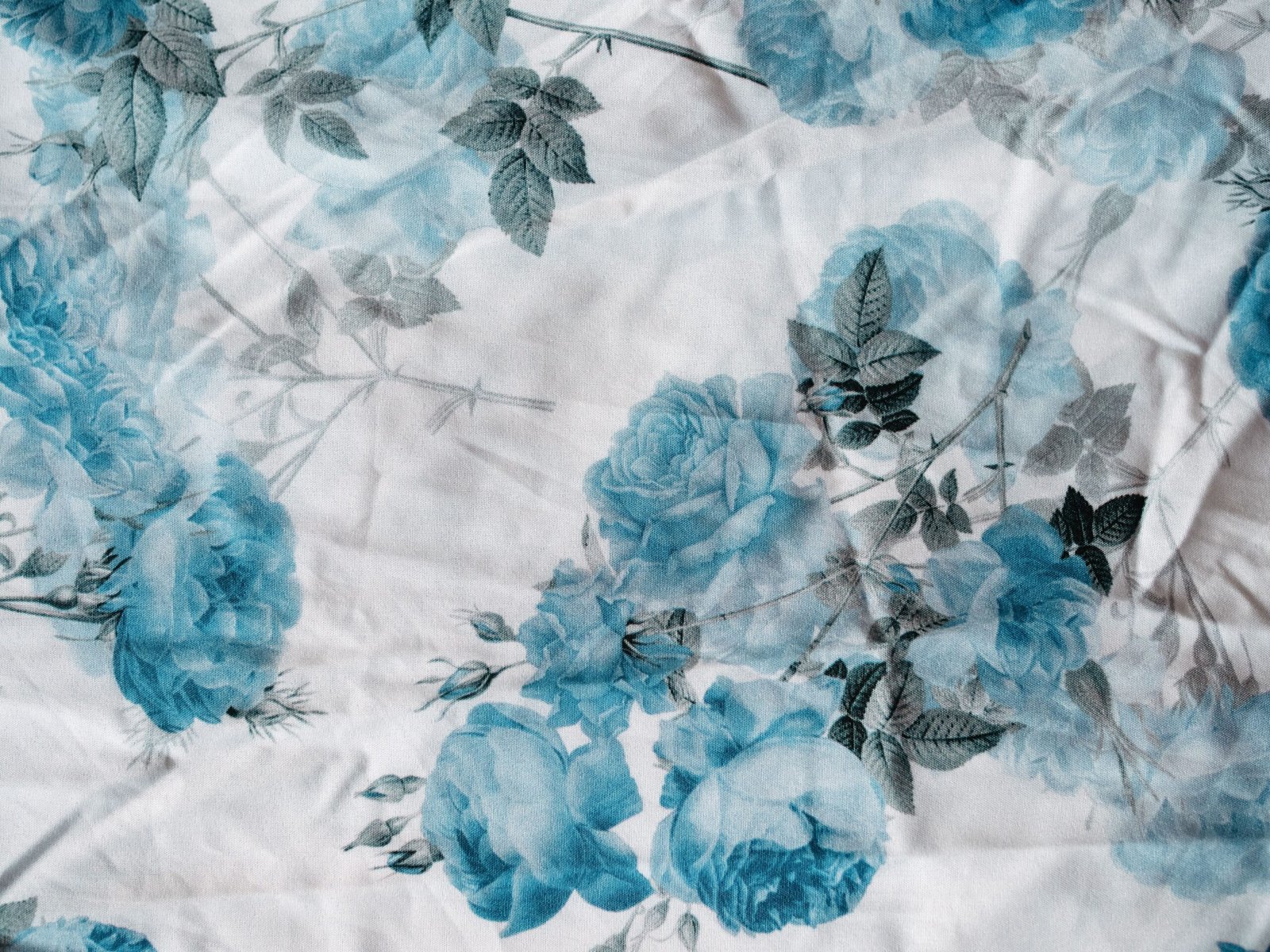 Floral Pattern Fabric - Elegant and Breathable - Image 2