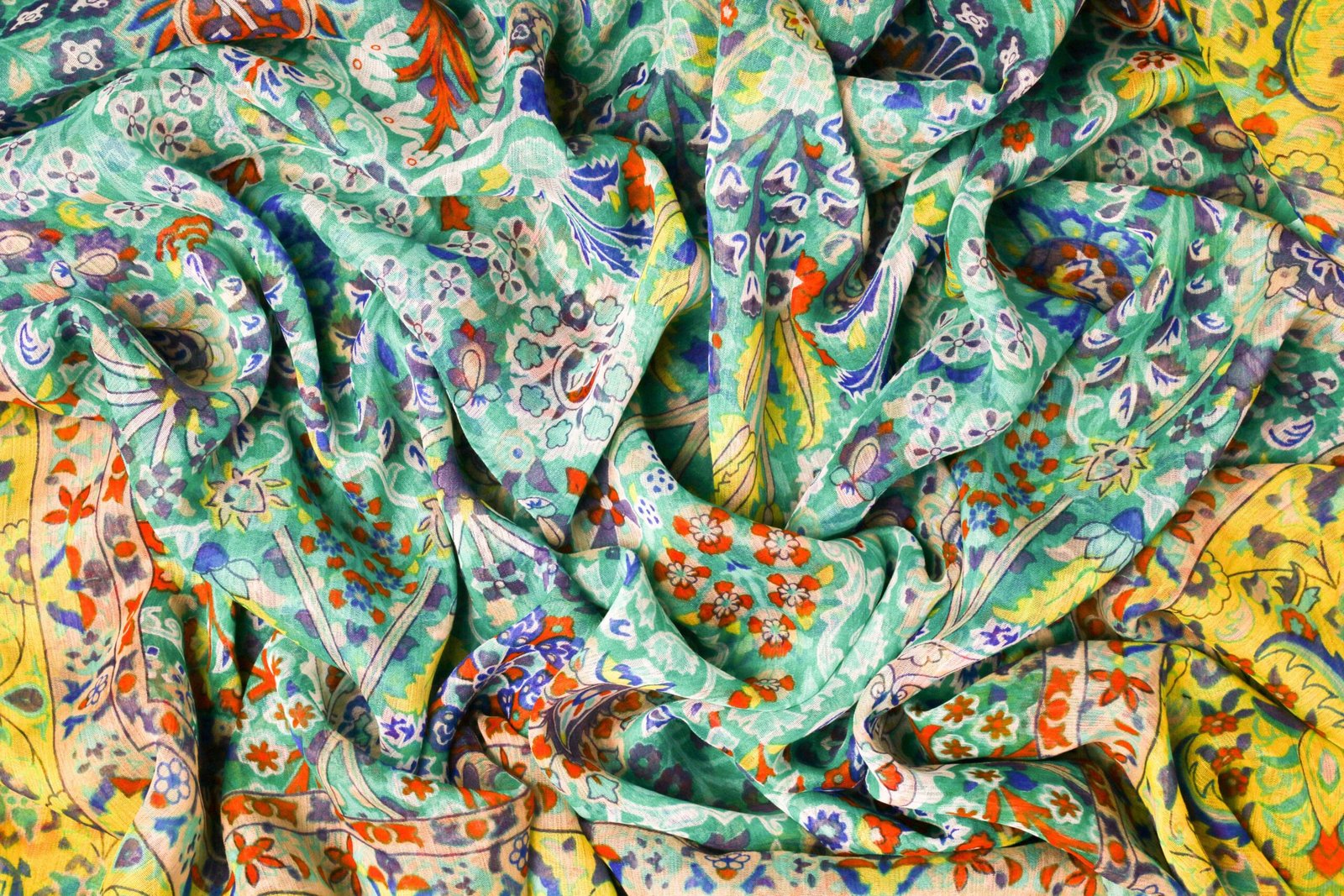 Floral Pattern Fabric - Elegant and Breathable - Image 4